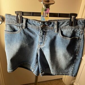 EUC ST. JOHNS BAY 5” Jean shorts sz.8 112